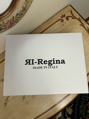 Regina Boots Box